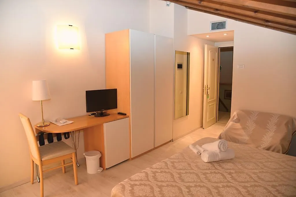 Hotel Ristorante Miralago Garda Olaszország