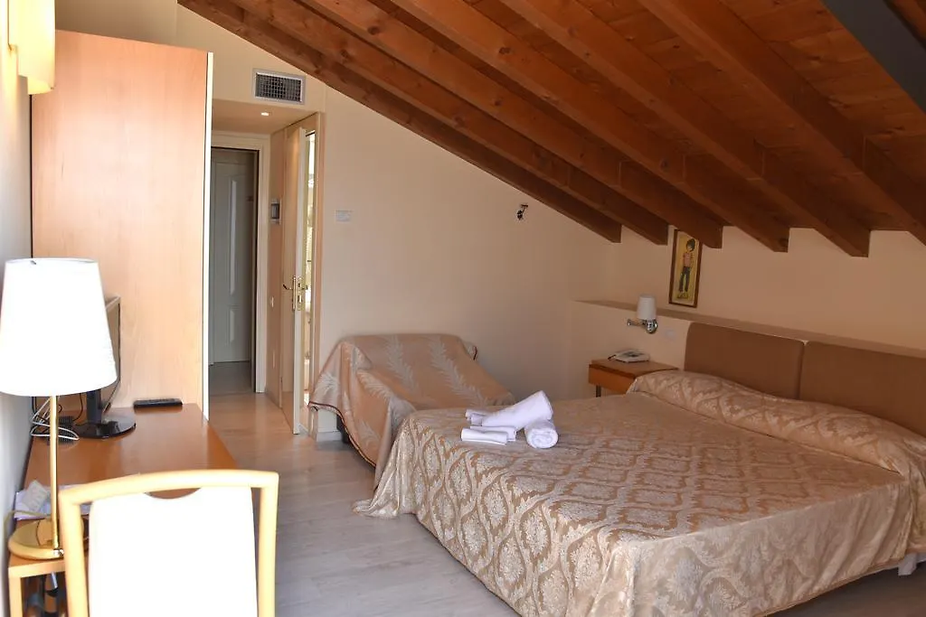 Hotel Ristorante Miralago Garda 3*,  Olaszország