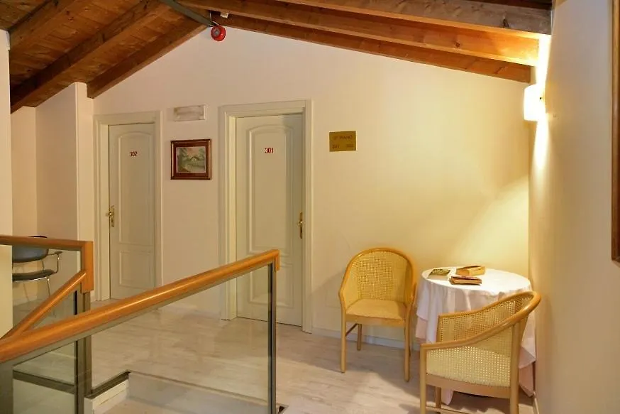 Hotel Ristorante Miralago Garda Olaszország